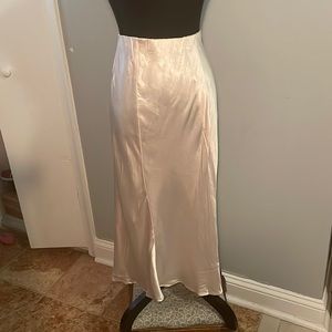 Ivory viscose maxi skirt with leg slit